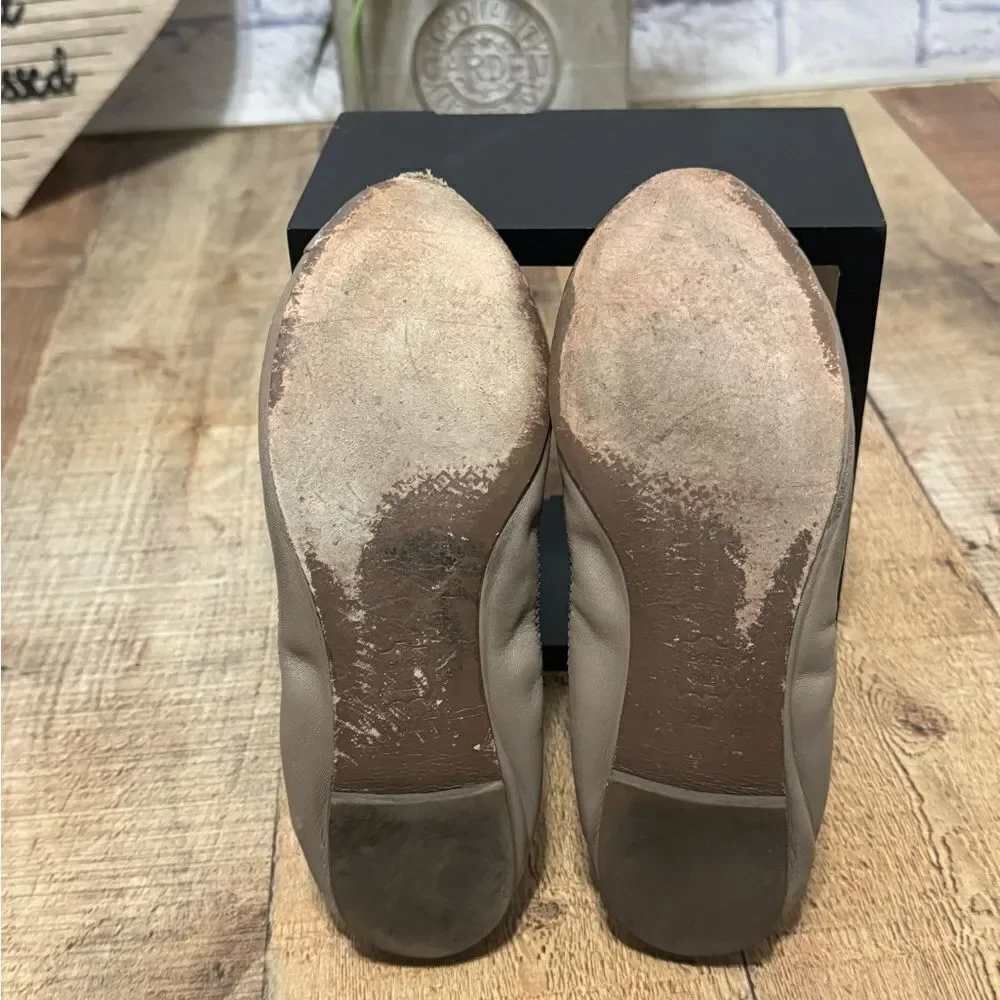 Tory Burch Caroline Ballet Flats khaki Leather Gold Logo Hardware Size 6M